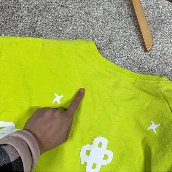 Urban Outfitters Billie Eilish Exclusive Allover Print Tee Baggy Neon Green L - Picture 15 of 16